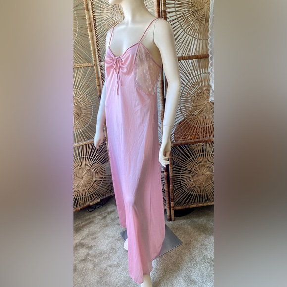 Vintage 70s Pink Nightgown with Sheer Floral Lace and Keyhole The Fashion Place - Picture 8 of 14